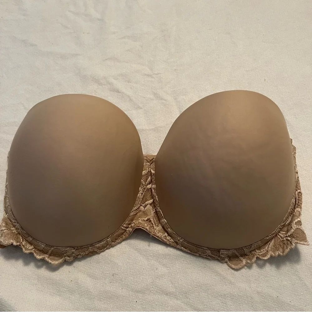 Elegant Lace Strapless Bra in Tan